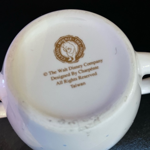 Winnie. The poo small cup with poo sitting inside-2 handles - Picture 4 of 9